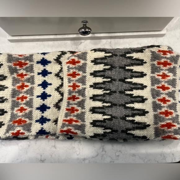 Abercrombie Knit Circle Scarf - Picture 2 of 4